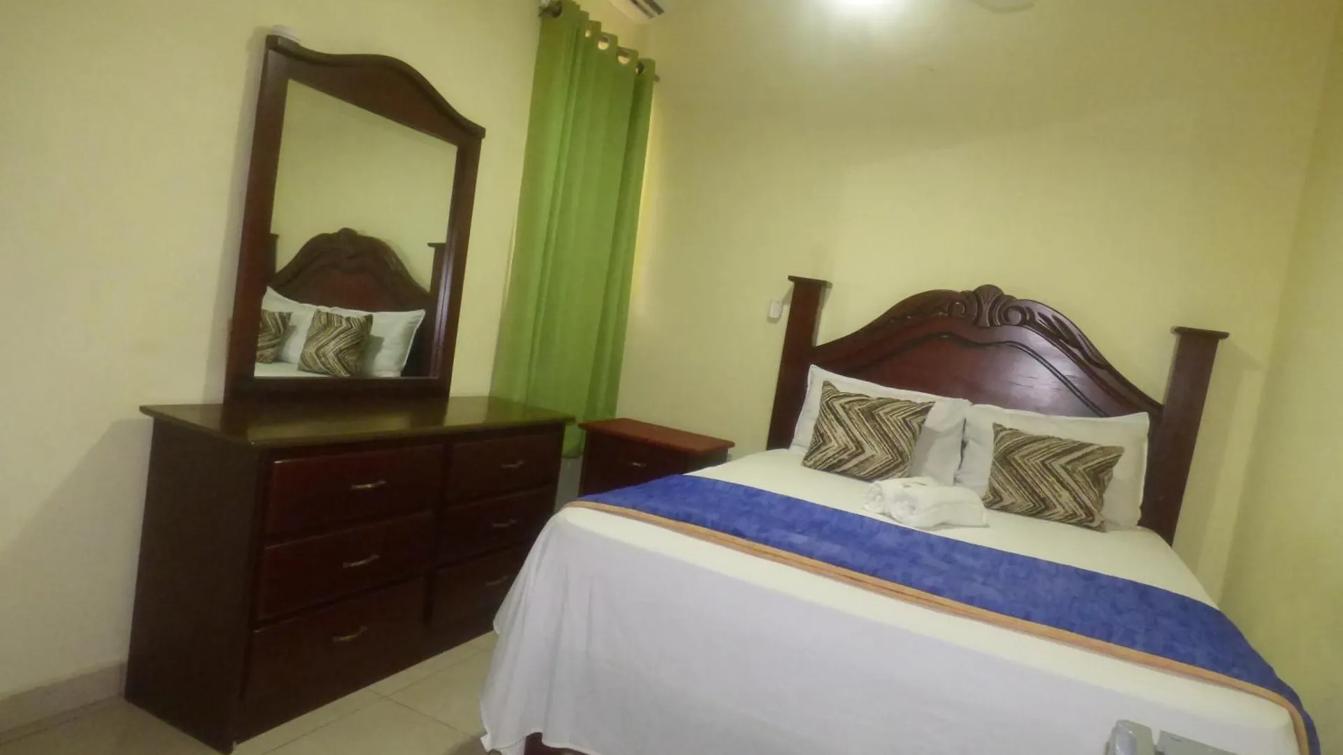 Ostello Hotel Enrique I Gazcue, Bed And Breakfast Santo Domingo Repubblica Dominicana